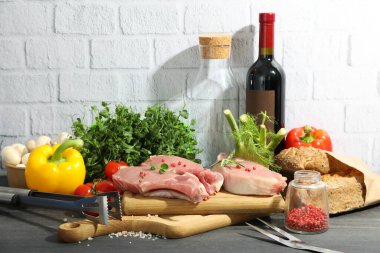 Çiğ et ve malzemelerle pişirme kavramı