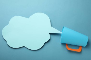 Dekoratif megafonla önemli duyuru kavramı