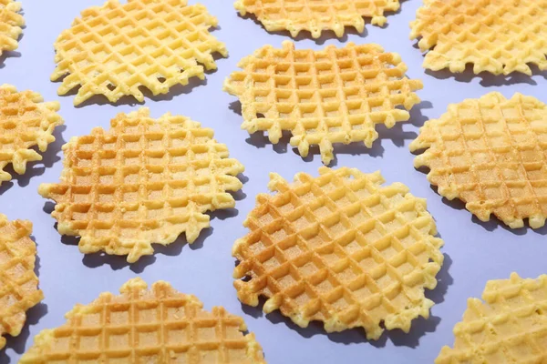 Vlak Gelegd Met Wafelschijfjes Violette Achtergrond — Stockfoto