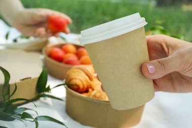 Güzel açık hava kavramı yaz zamanı rahatla, piknik yap.