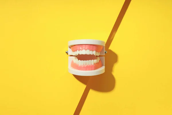 Concept Dental Care Yellow Background — Stockfoto