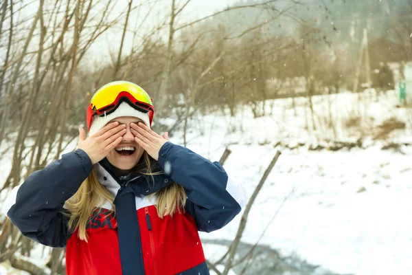 Mulher Excitada Roupa Esquiador Livre Dia Inverno — Fotografia de Stock