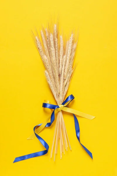 Spikelets Ukrainian Flag Colors Ribbons Yellow Background — 图库照片