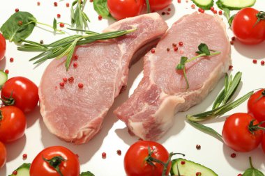 Çiğ et ve malzemelerle pişirme kavramı