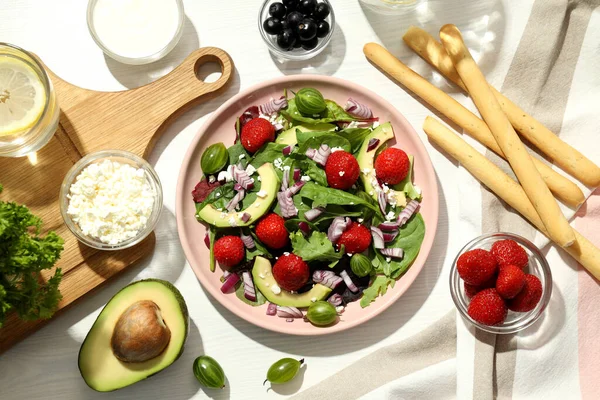 Konzept Von Schmackhaftem Salat Salat Mit Erdbeere Draufsicht — Stockfoto