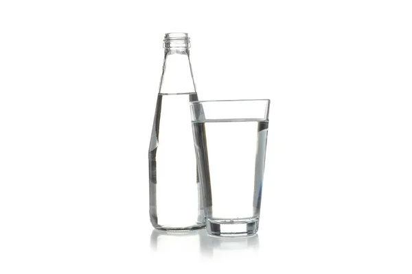 Láhve Sklenice Vody Izolovaných Bílém Pozadí — Stock fotografie