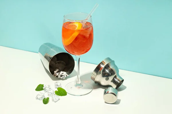 Concept Cocktail Été Aperol Spritz Sur Table Blanche Sur Fond — Photo