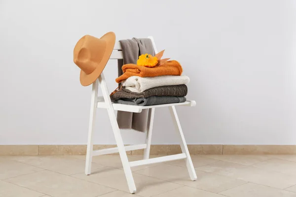 White Wooden Chair Autumn Clothes Accessories — Stok fotoğraf