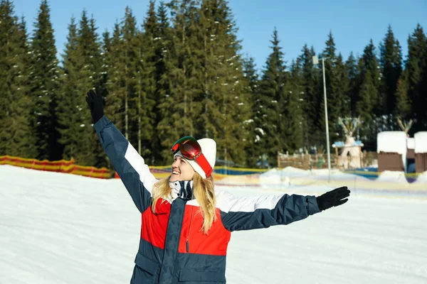 Happy Female Skier Goggles Mountain Resort —  Fotos de Stock