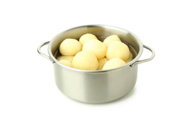 Pişirme kavramı, haşlanmış taze patates, beyaz arka planda izole edilmiş.