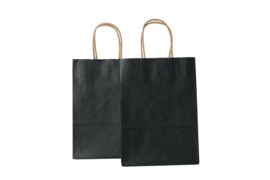 Beyaz arkaplanda siyah kağıt torbalar izole edildi