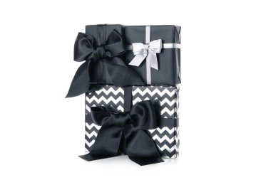 Güzel Noel hediyesi kavramı, hediye kutuları, beyaz arka planda izole edilmiş.