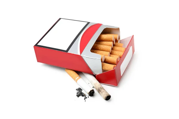 Έννοια Της Βλάβης Του Καπνίσματος Συσκευασία Τσιγάρων Που Απομονώνονται Λευκό — Φωτογραφία Αρχείου