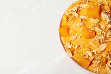 Sonbahar atmosfer yemeği kavramı, balkabağı lapası, metin için yer.