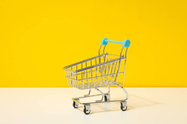 Alışveriş anlayışı, Kara Cuma ve indirimler