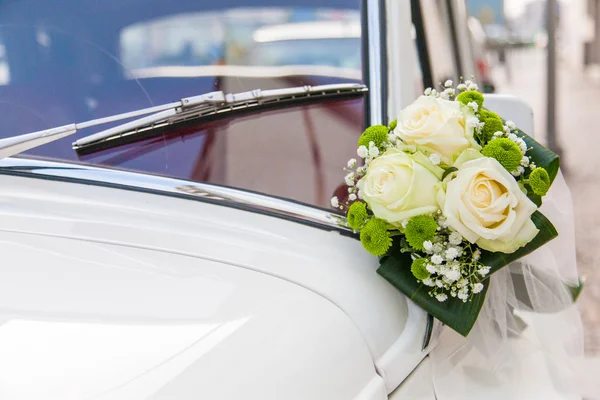 Auto da sposa decorato — Foto Stock