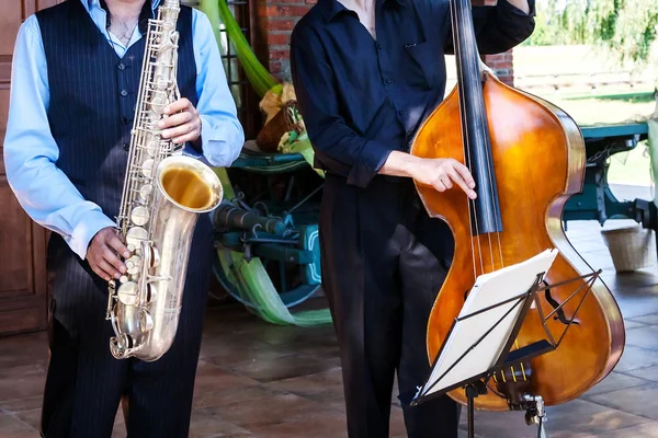 Musiker spielen — Stockfoto