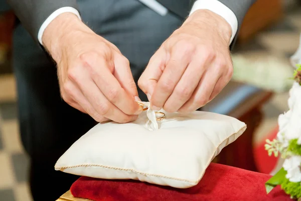 Anillo de boda —  Fotos de Stock