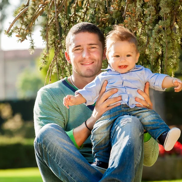 Père avec bébé — Photo