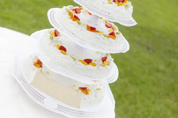 Wedding cake with fruit — Stock Photo, Image