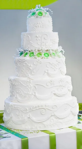 Svatební dort s růžemi — Stock fotografie