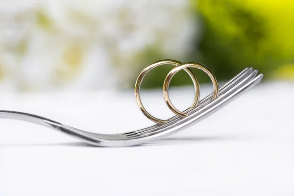 Wedding rings in yellow gold — Stock Photo, Image