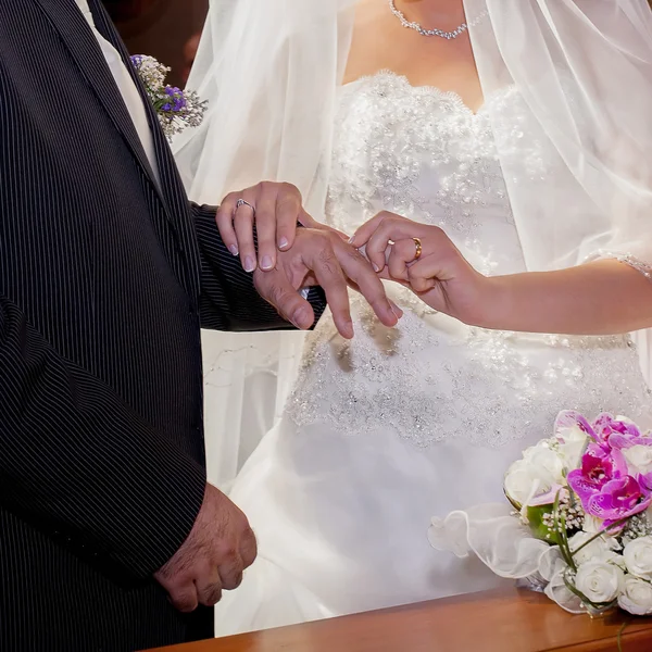 Cambio de anillo de boda — Foto de Stock