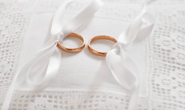 iğnelik olarak altın alyans