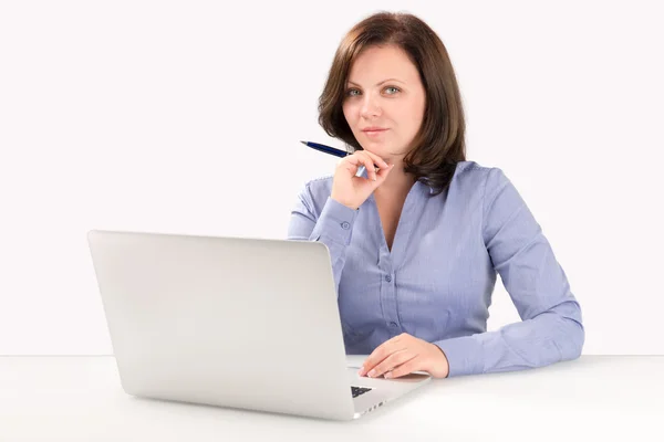 Businesswoman is sitting in front of a laptop — Stock Photo, Image