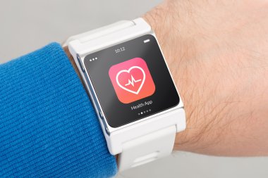 Sağlık app simgesi ekranda beyaz akıllı izlemek yukarıya kapatmak