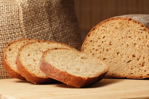 kahverengi ekmek dilimleri