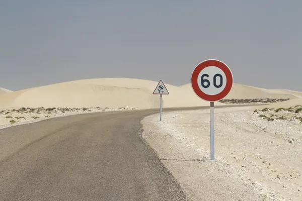Дороги в пустыне — стоковое фото