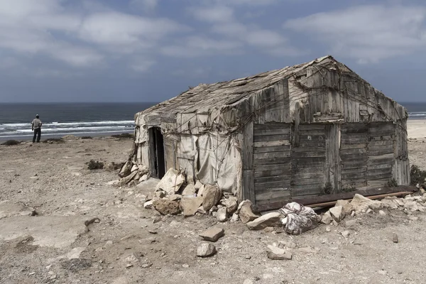 Fiskaren ser till havet — Stockfoto