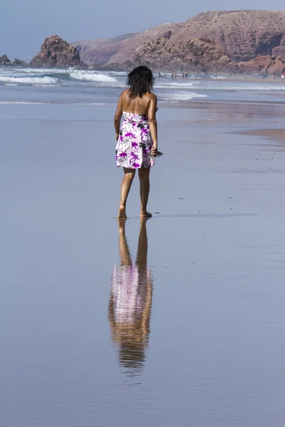 Walking in the beach — Stock Photo, Image