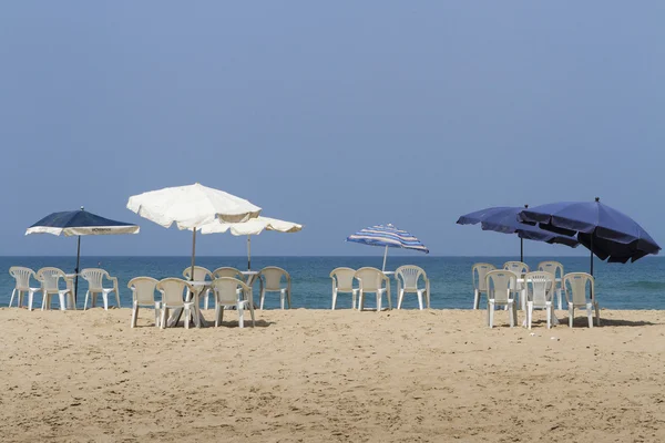 Umbrellas in the beach — Stock Photo, Image