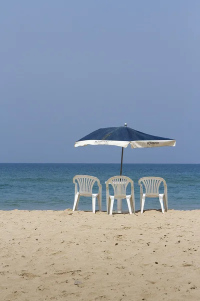 Paraplu's in het strand — Stockfoto