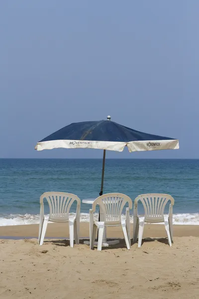 Paraplu's in het strand — Stockfoto