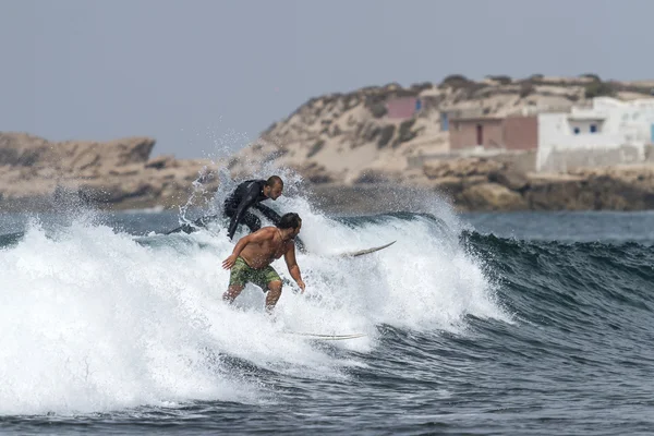 Surfen in de Oceaan — Zdjęcie stockowe