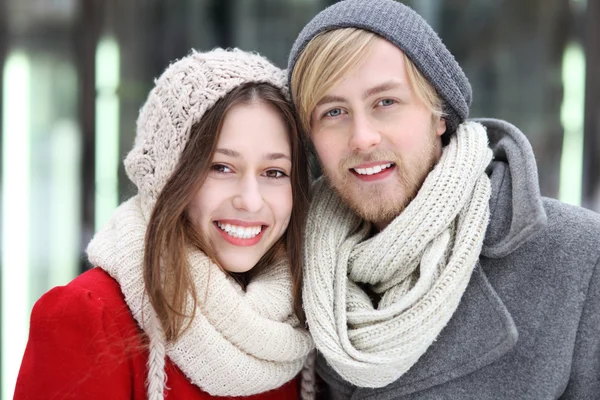 Casal em roupas de inverno — Fotografia de Stock