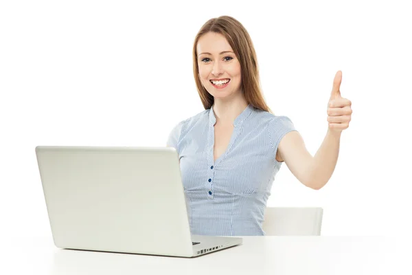 Vrouw met laptop duimen opdagen — Stockfoto