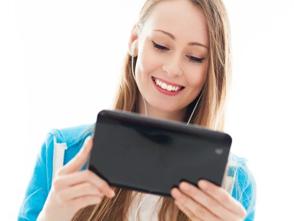 Adolescente femminile che utilizza tablet digitale — Foto Stock