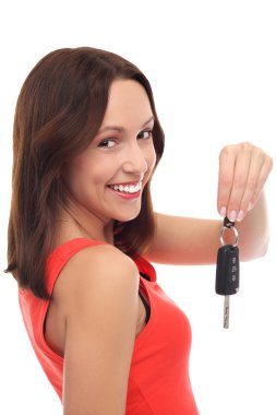genç kadın gösteren araba anahtarı