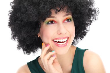 kadın siyah afro saç modeli ile