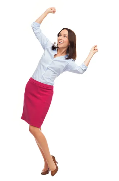 Возбужденная женщина с поднятыми руками — стоковое фото