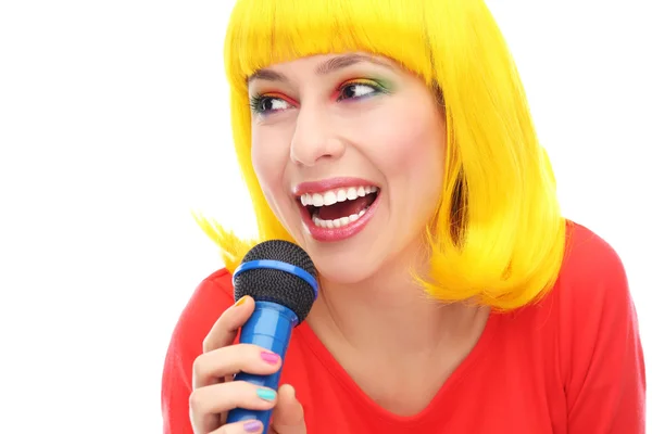 Menina de cabelo amarelo com microfone — Fotografia de Stock