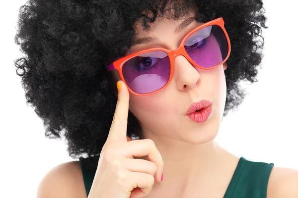 Donna con afro nero e occhiali da sole — Foto Stock