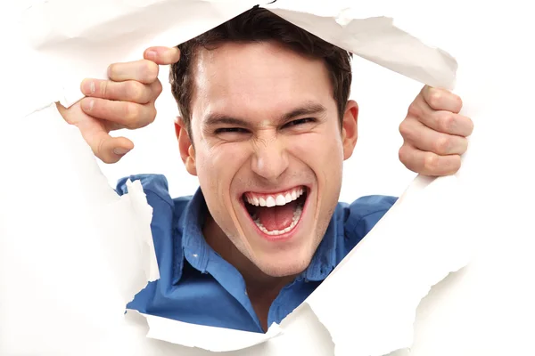 Hombre mirando a través de agujero de papel — Foto de Stock