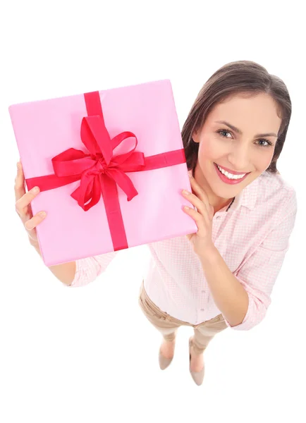 Χαμογελώντας γυναίκα εκμετάλλευση δώρο — Φωτογραφία Αρχείου
