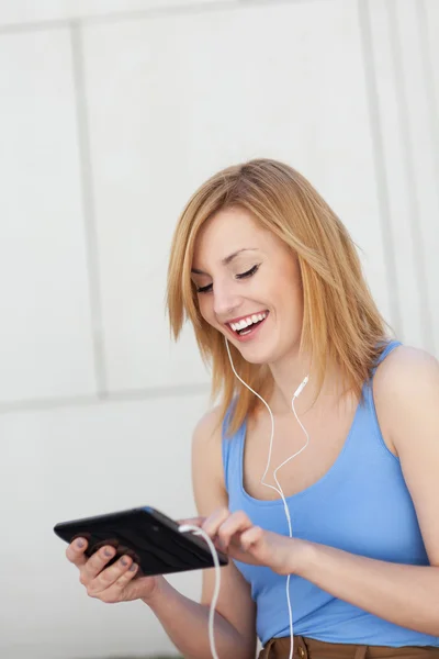 Woman using digital tablet outdoors — Stock Photo, Image