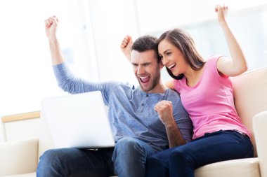 dizüstü bilgisayar ile Divan couple